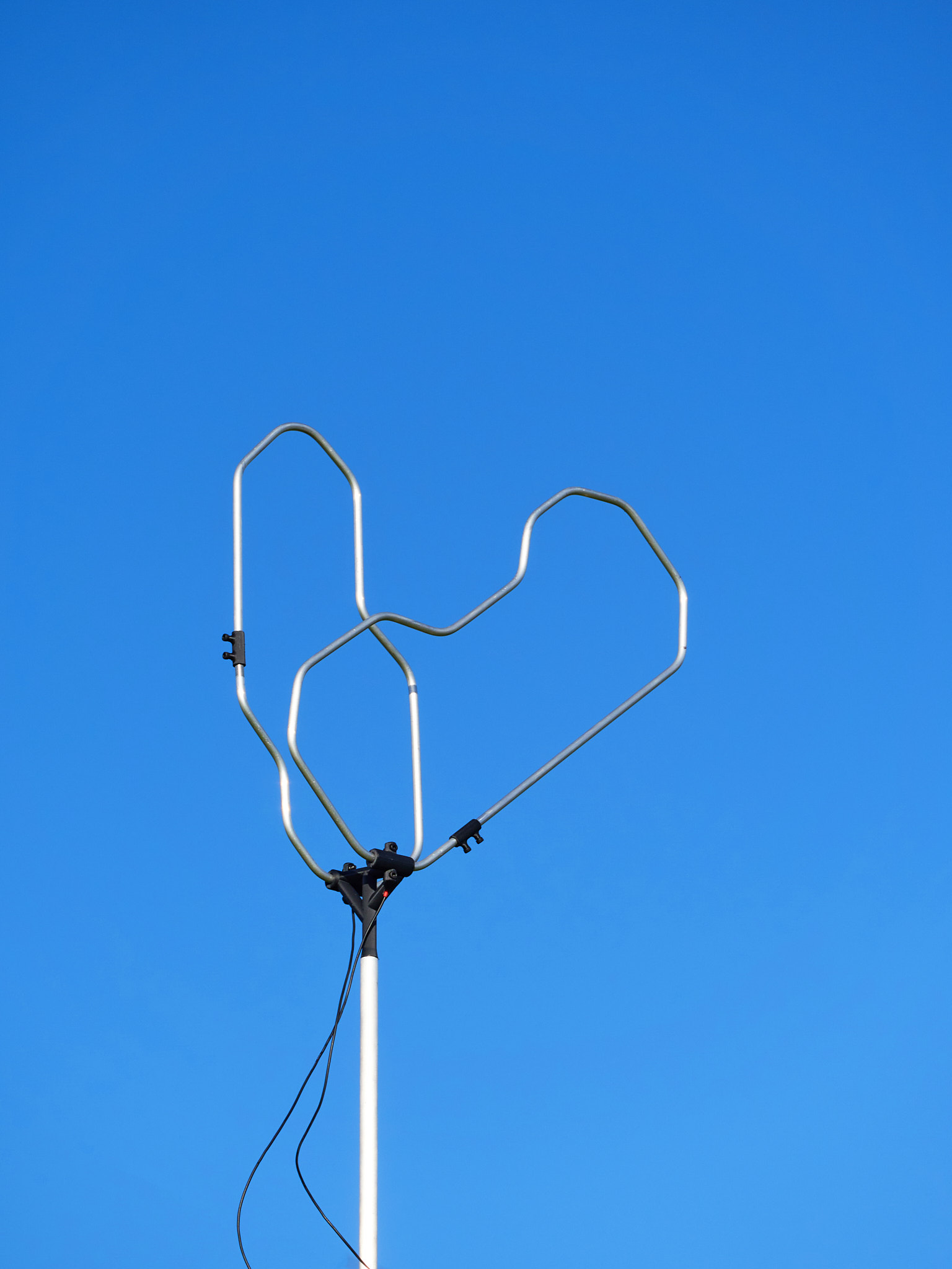 homemade_antenna_over_sky