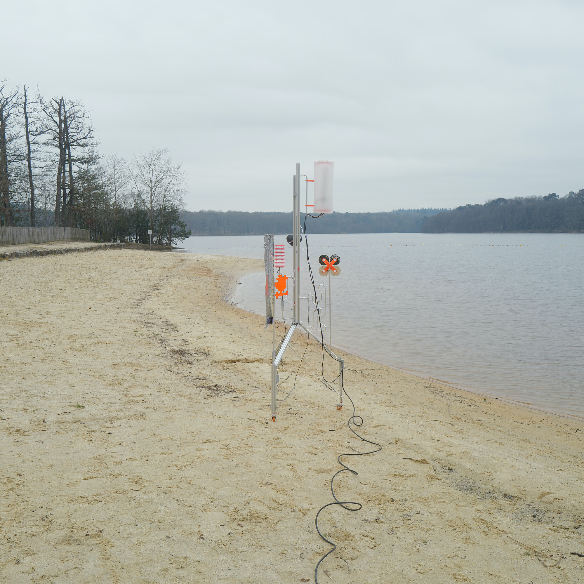 Sculpture_by_the_lake